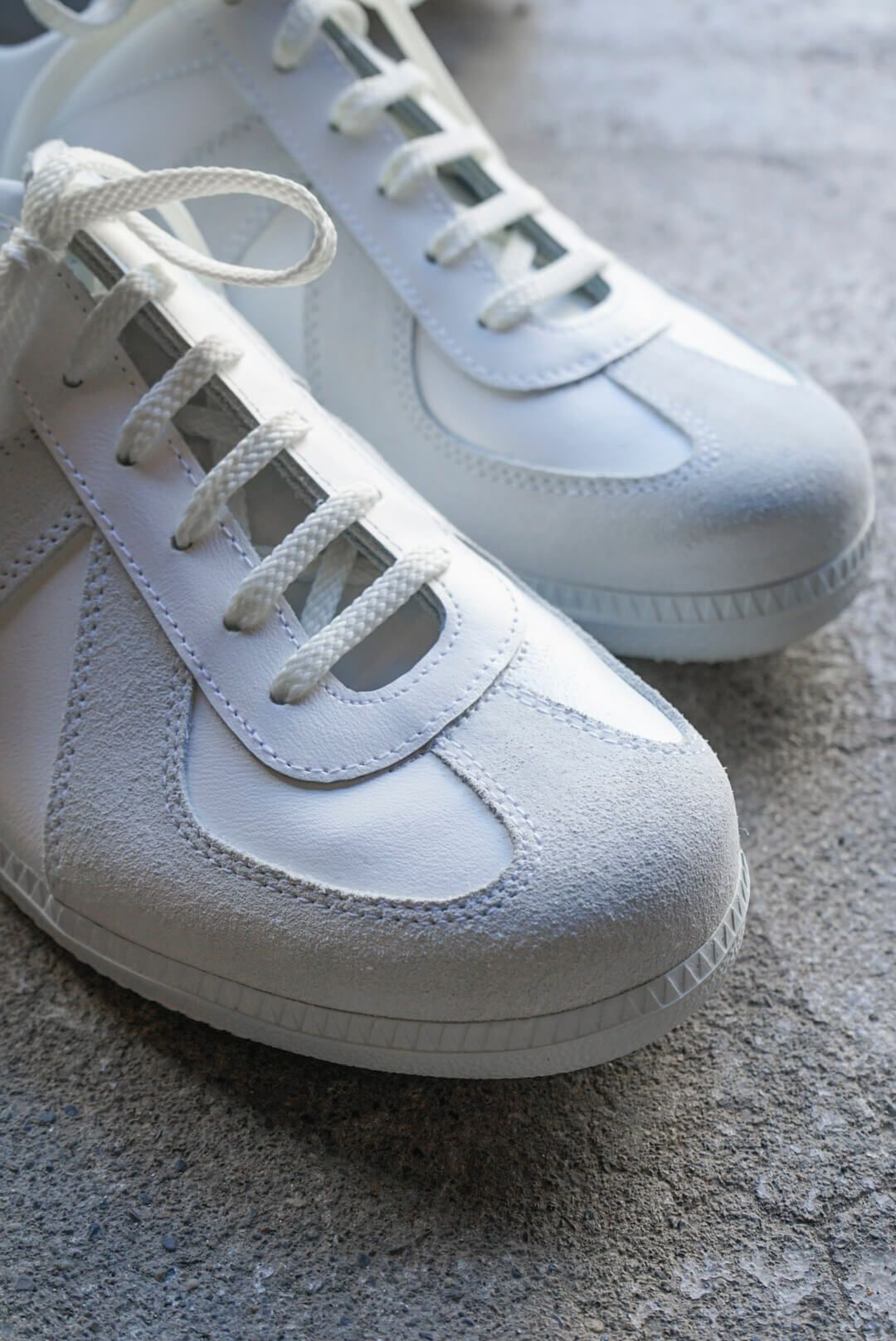 1760 BW GYM SHOES | ARCH ONLINE SHOP